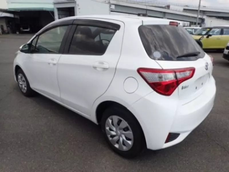 Toyota Vitz   - 2018