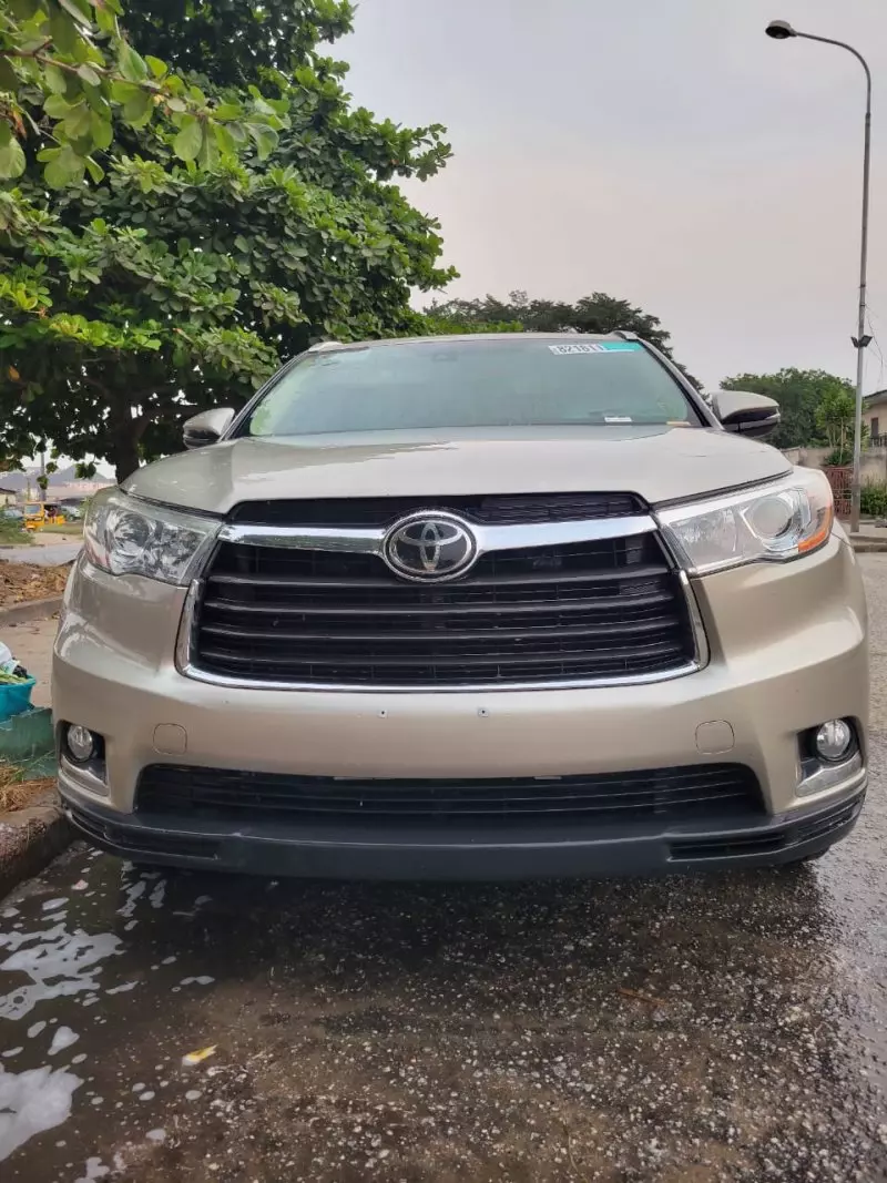 Toyota Highlander   - 2014