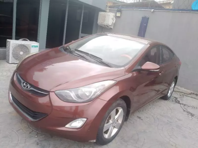 Hyundai Elantra   - 2013