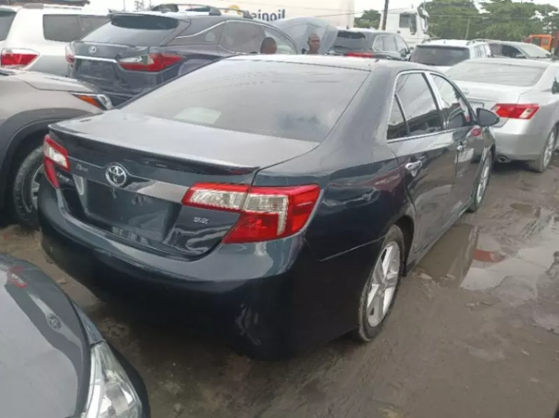 Toyota camry   - 2014