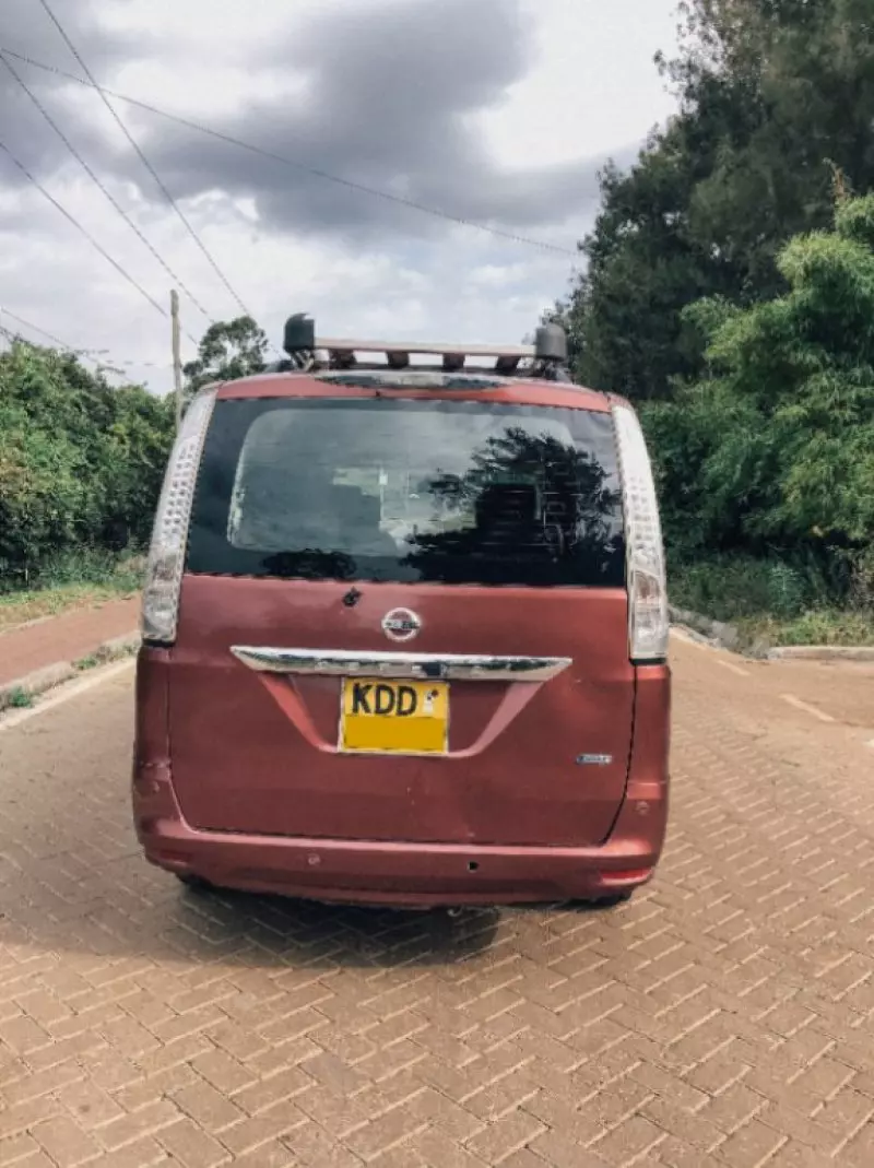 Nissan Serena   - 2014