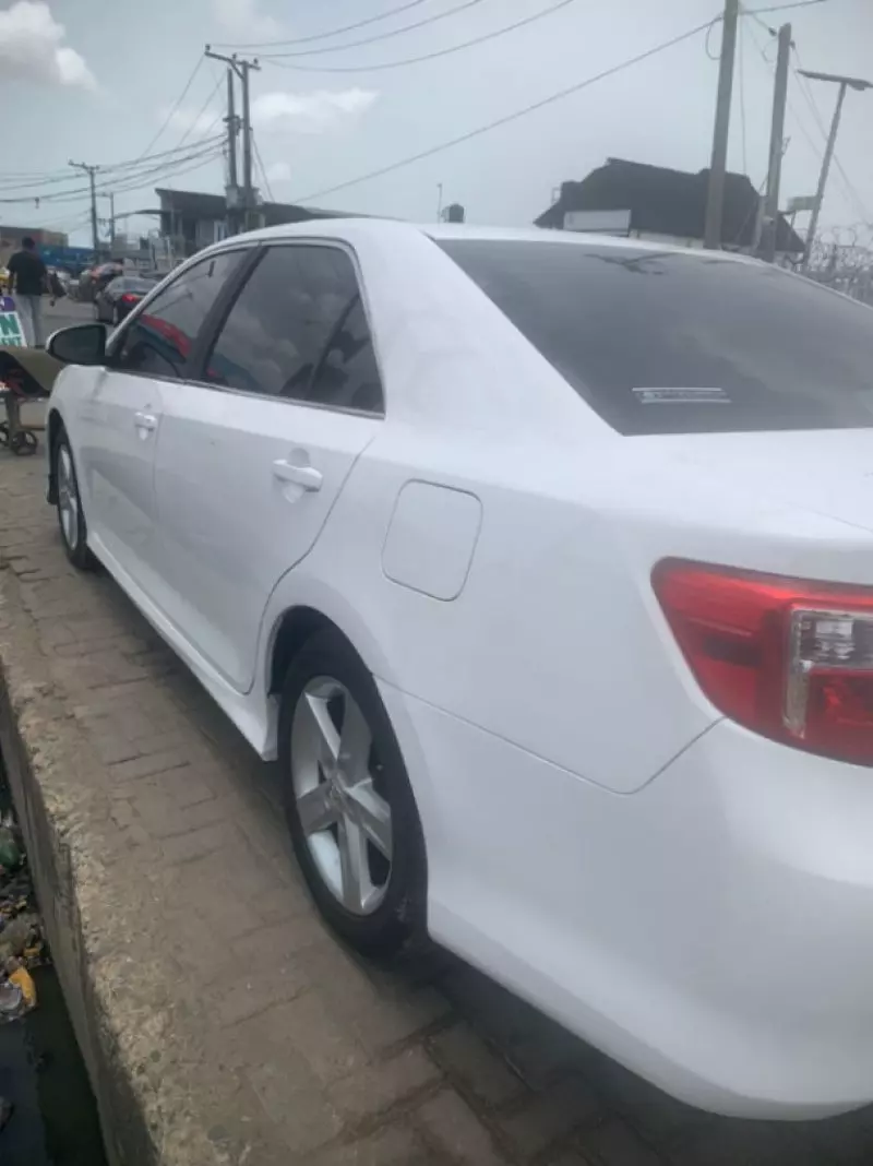 Toyota Camry   - 2012