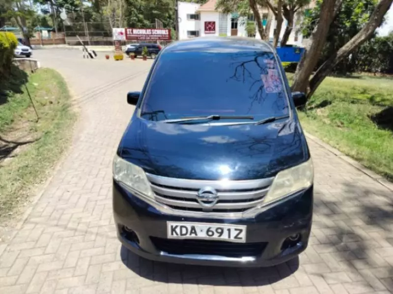 Nissan Serena   - 2013