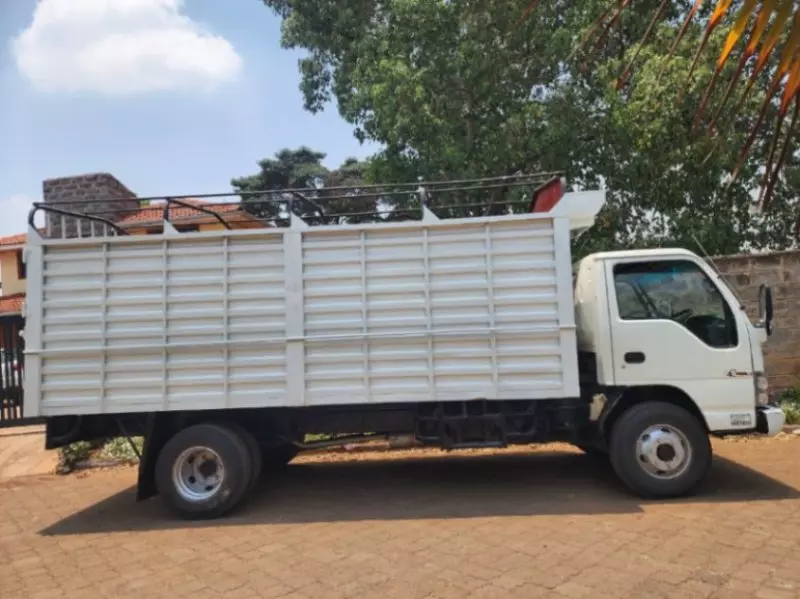 Isuzu NPR   - 2015