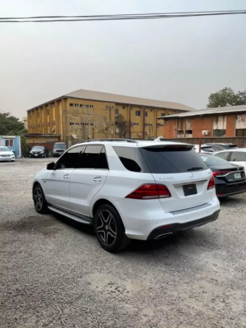 Mercedes-Benz GLE 400 - 2016