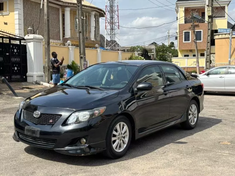 Toyota Corolla   - 2010