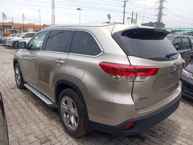Toyota Highlander   - 2014