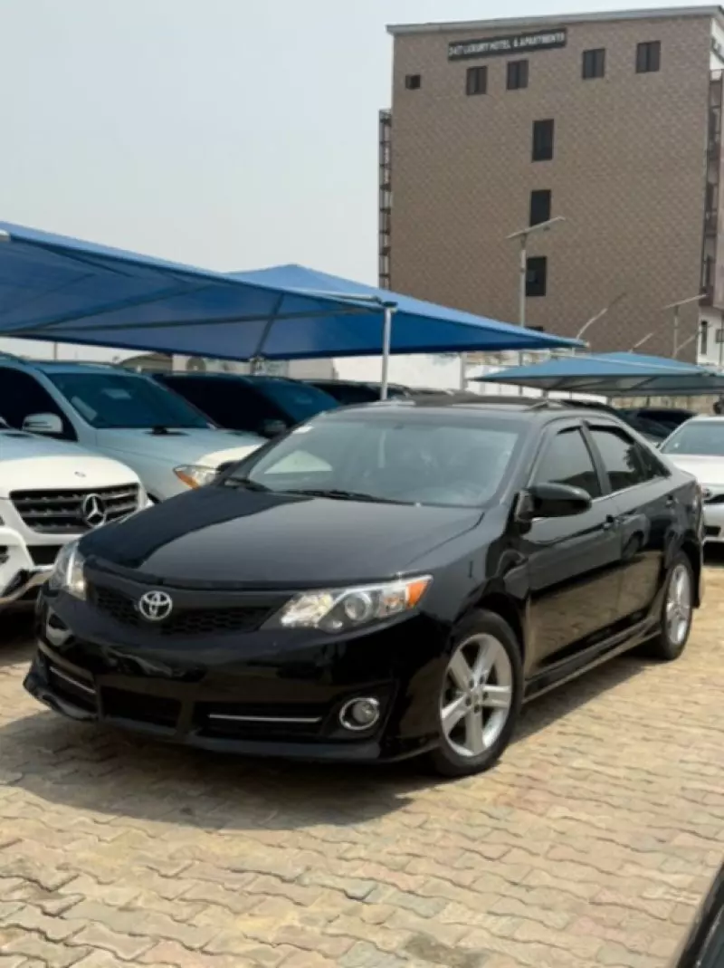 Toyota Camry   - 2012