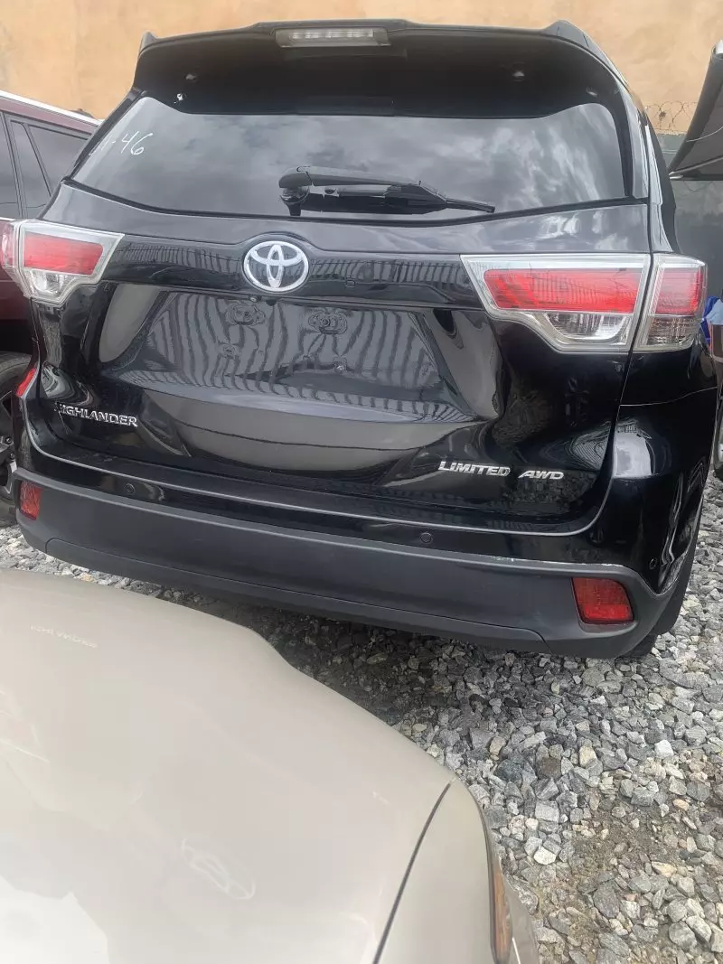 Toyota Highlander   - 2015