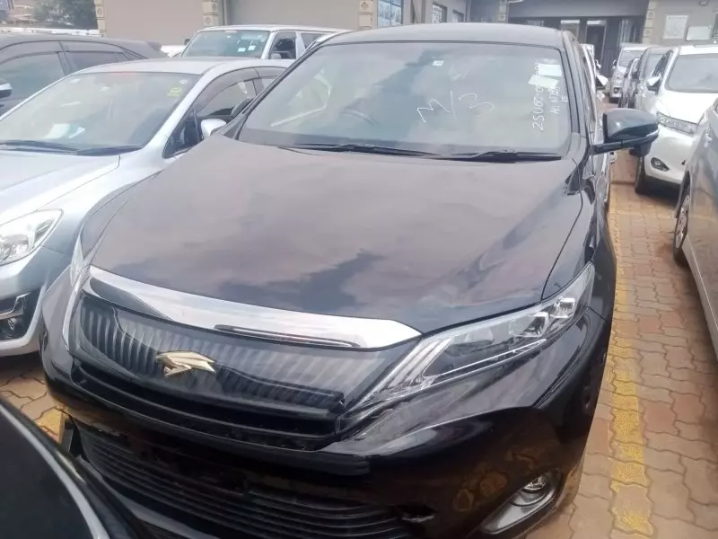 Toyota Harrier   - 2016
