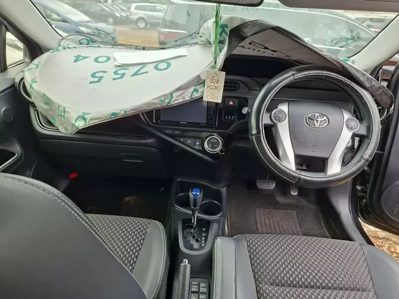 Toyota Aqua Hybrid - 2016