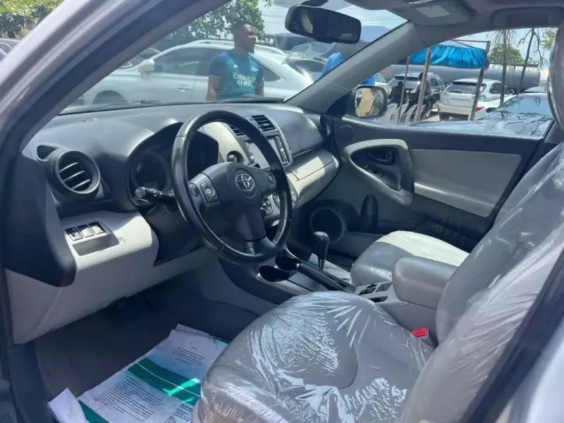 Toyota RAV 4   - 2010