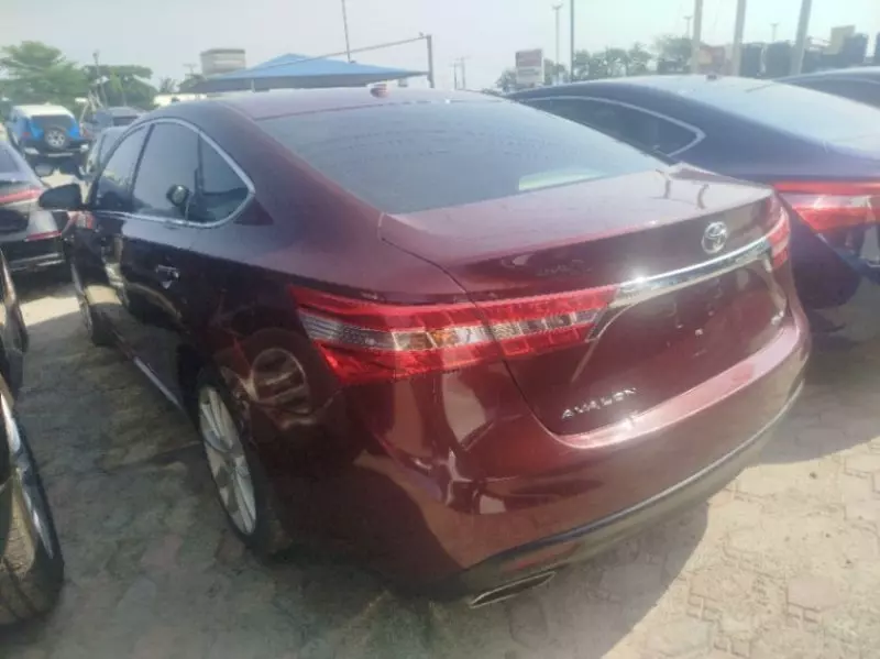 Toyota Avalon   - 2013