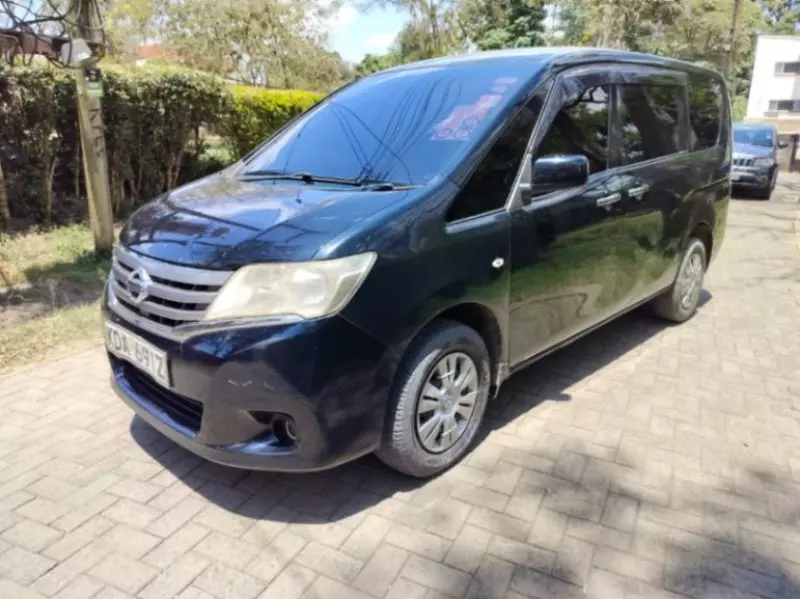 Nissan Serena   - 2013