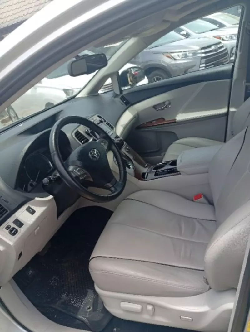 Toyota Venza   - 2011