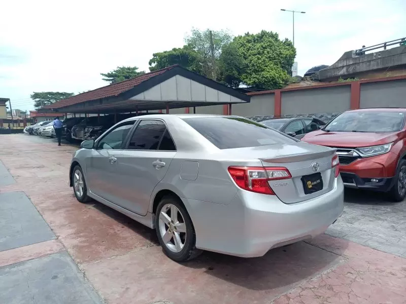 Toyota Camry   - 2013