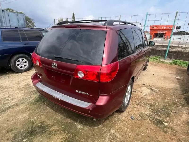 Toyota Sienna   - 2008