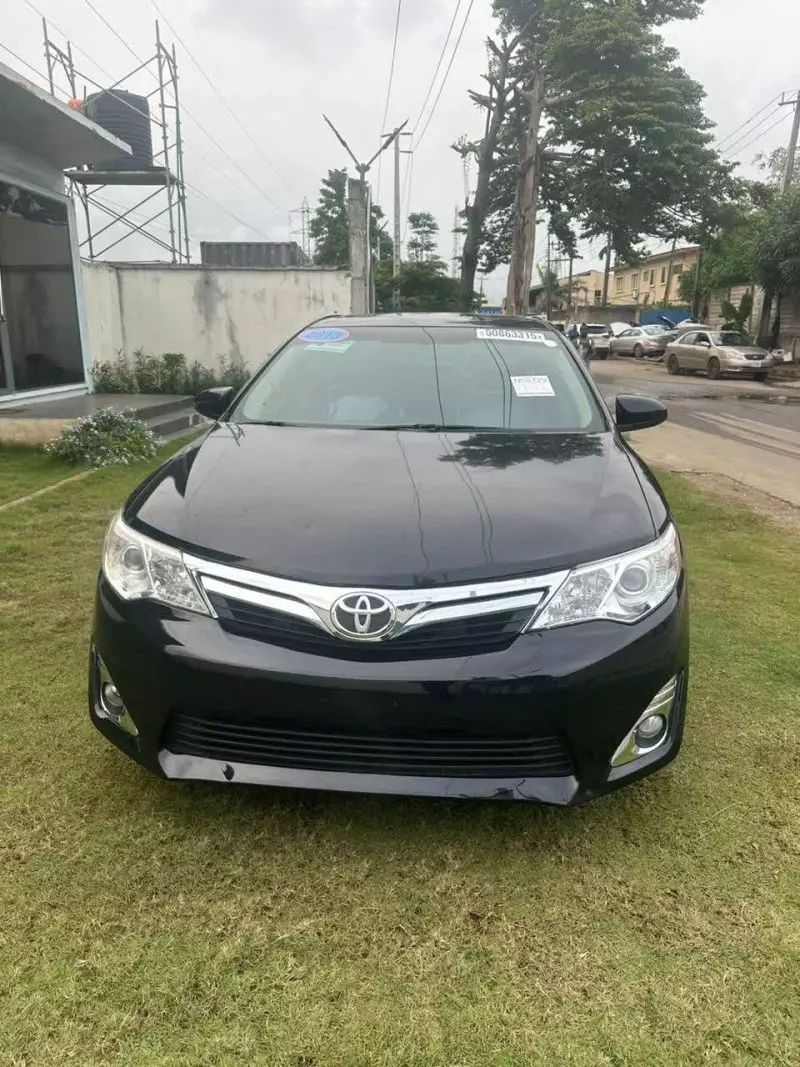 Toyota Camry   - 2012