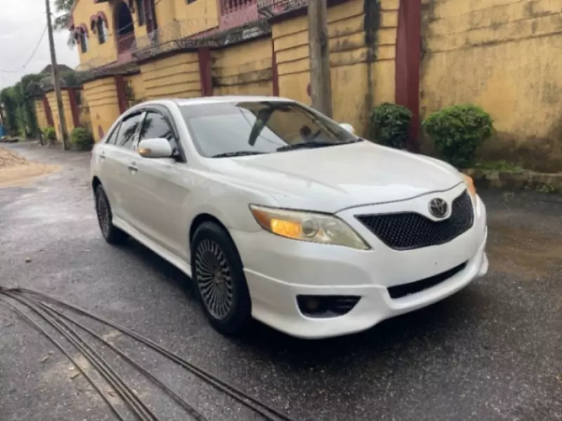 Toyota camry   - 2011