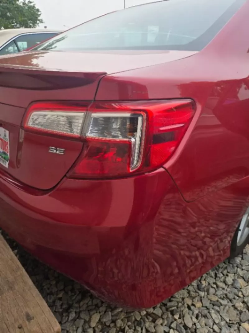 Toyota Camry   - 2012