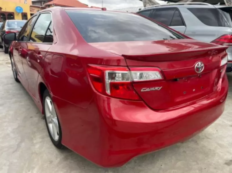 Toyota camry   - 2014
