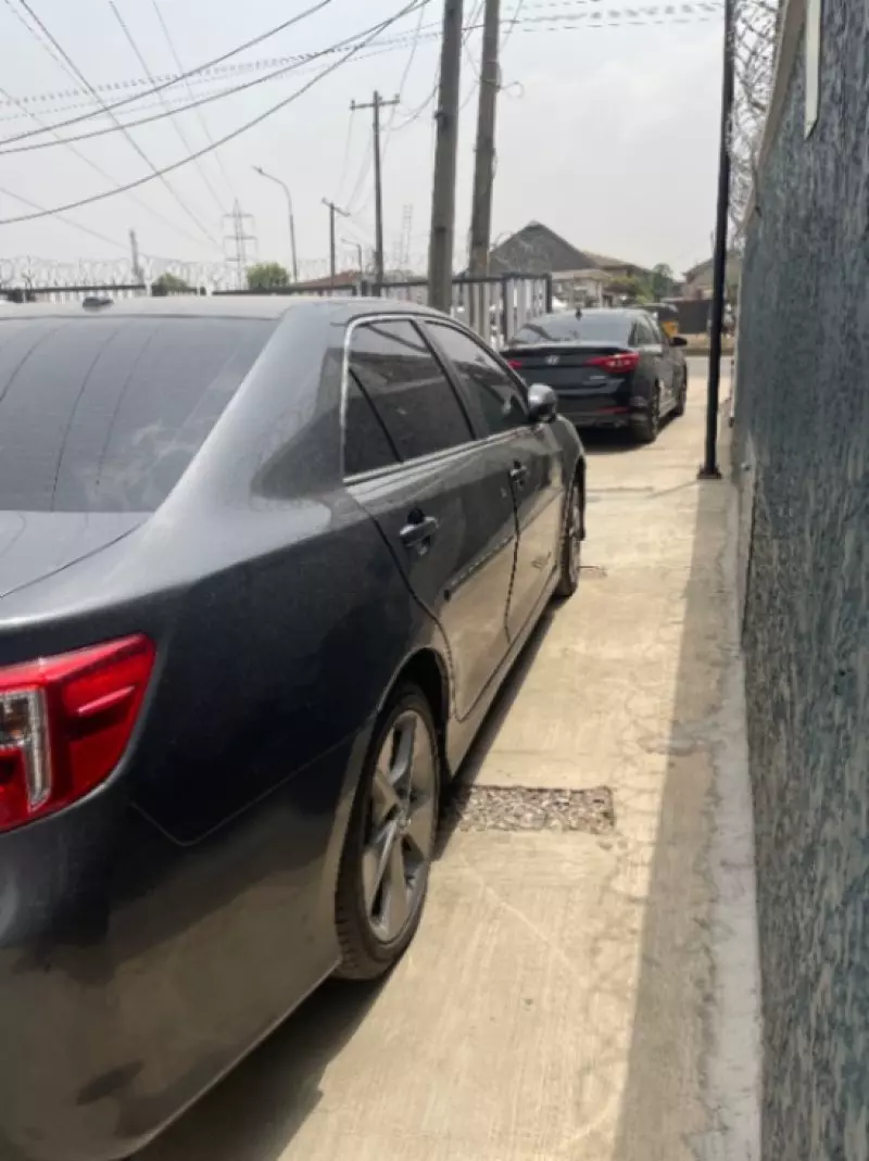 Toyota Camry   - 2012