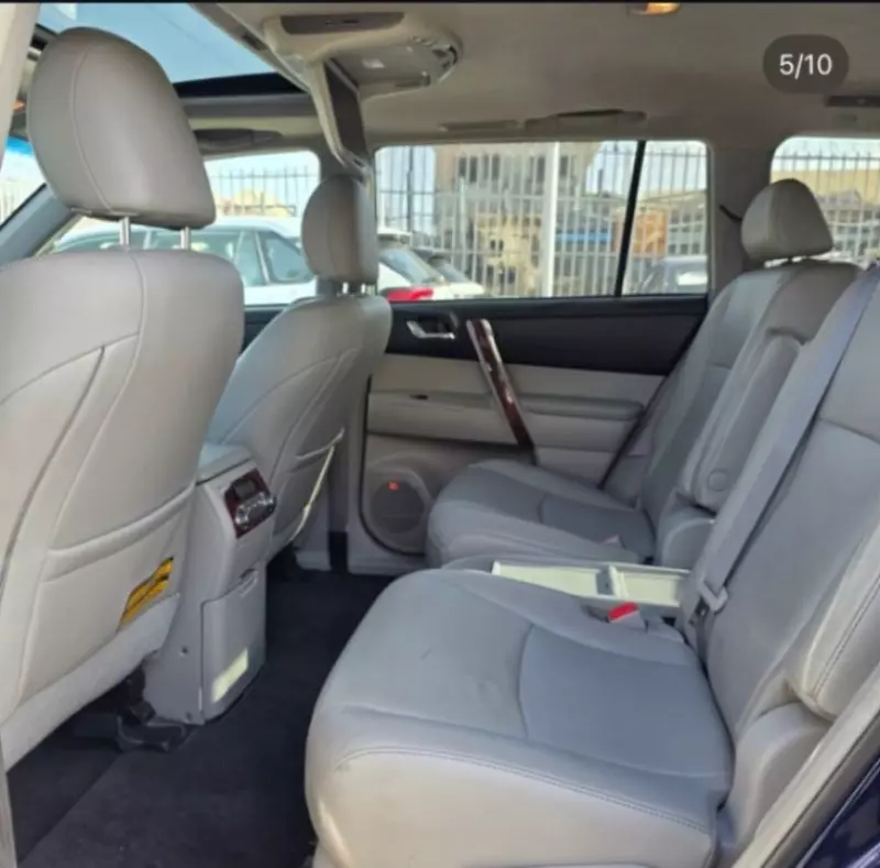 Toyota Highlander   - 2013