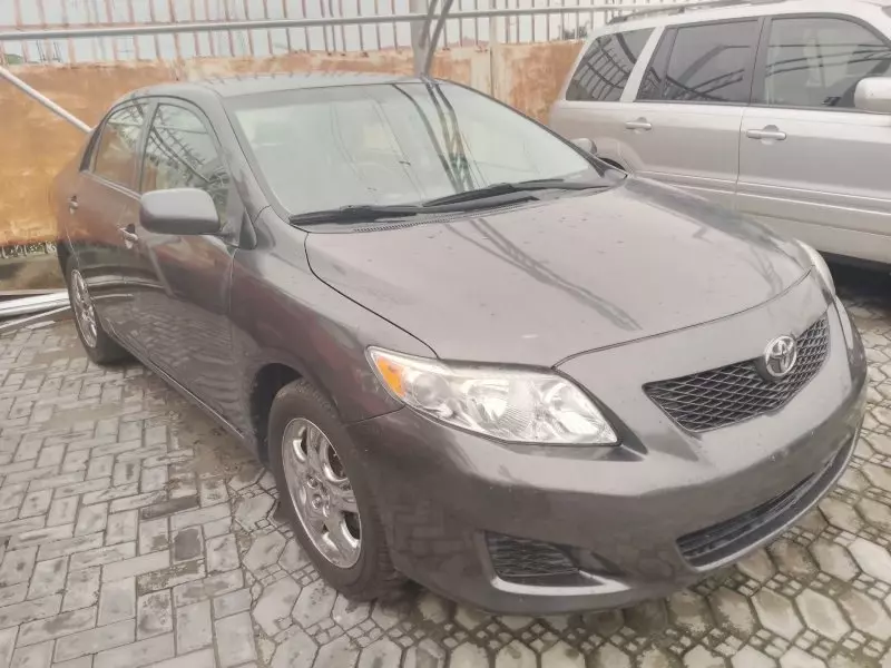 Toyota Corolla   - 2010