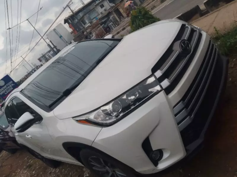 Toyota Highlander   - 2017