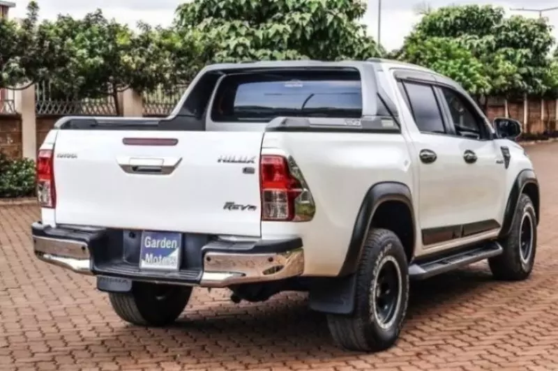 Toyota Hilux   - 2016