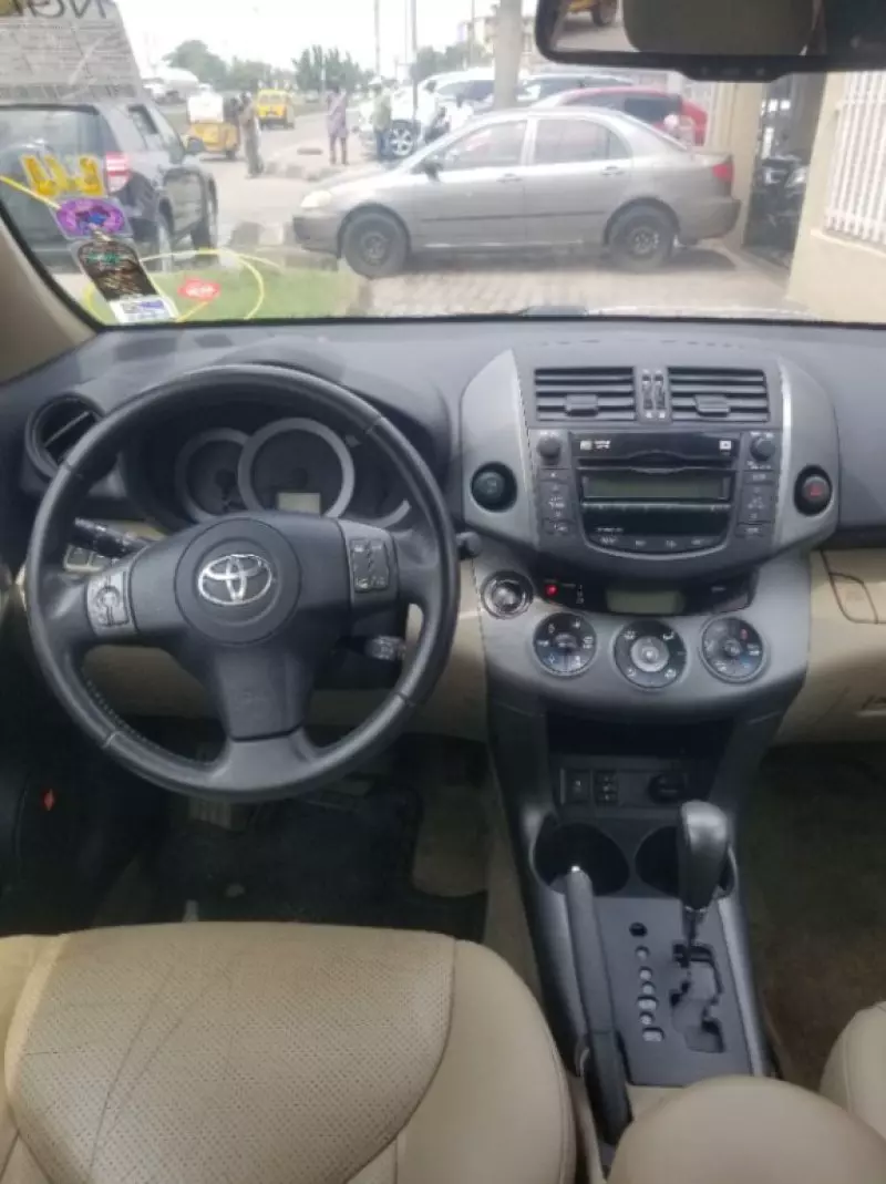 Toyota Rav4   - 2010