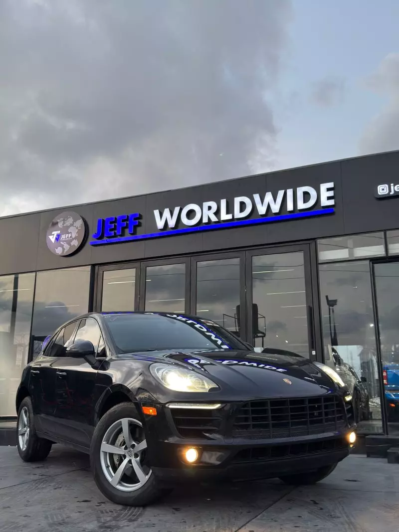 PORSCHE Macan   - 2016
