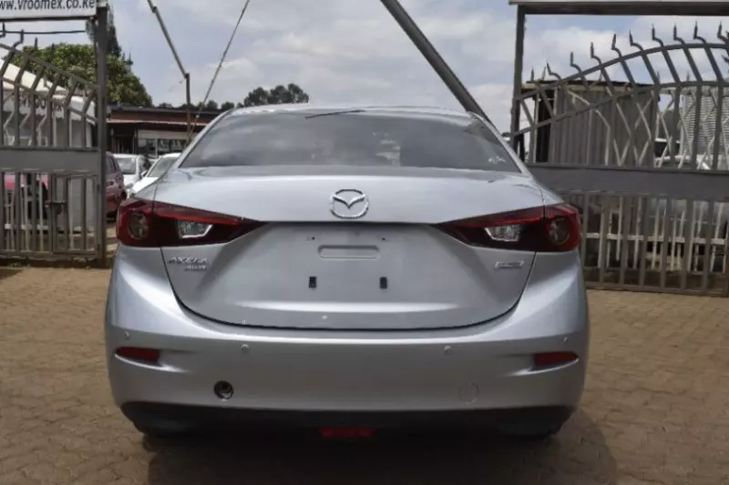 Mazda Axela    -