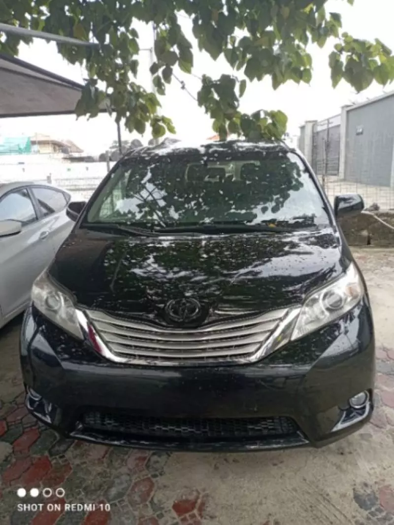 Toyota Sienna   - 2015
