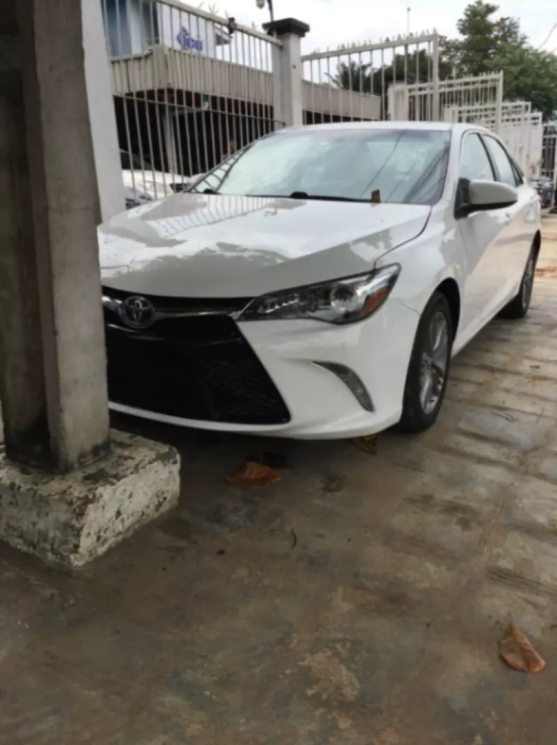 Toyota Camry   - 2018