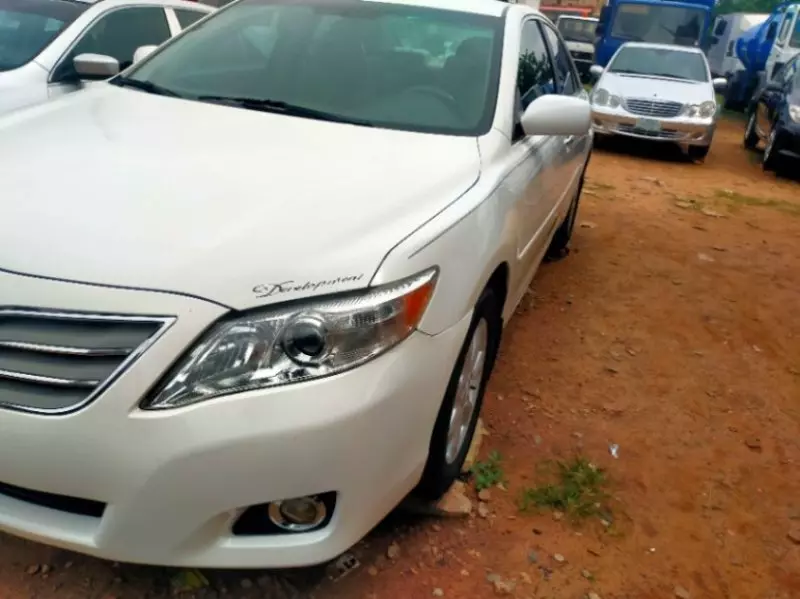 Toyota Camry   - 2009