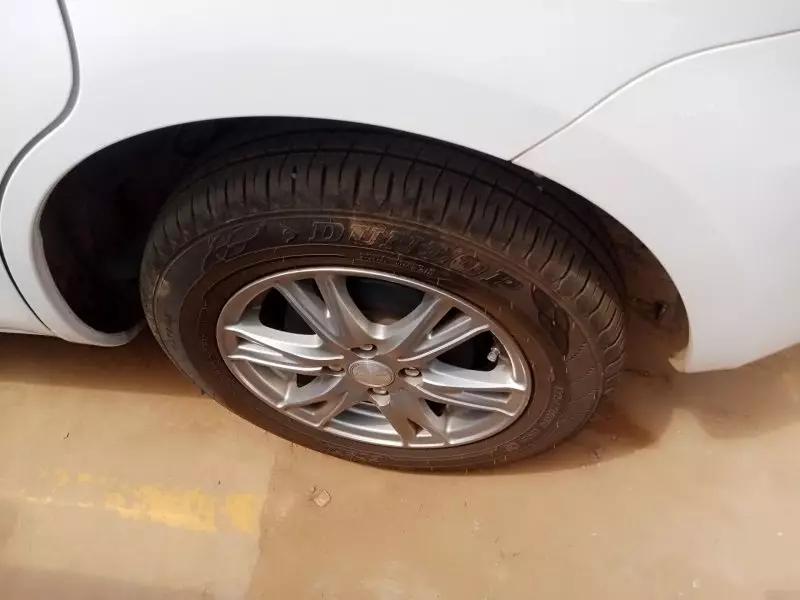 Toyota Sienta   - 2012