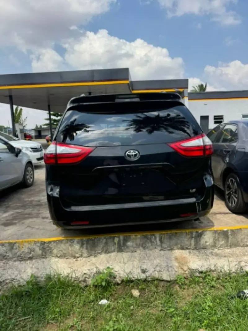 Toyota Sienna