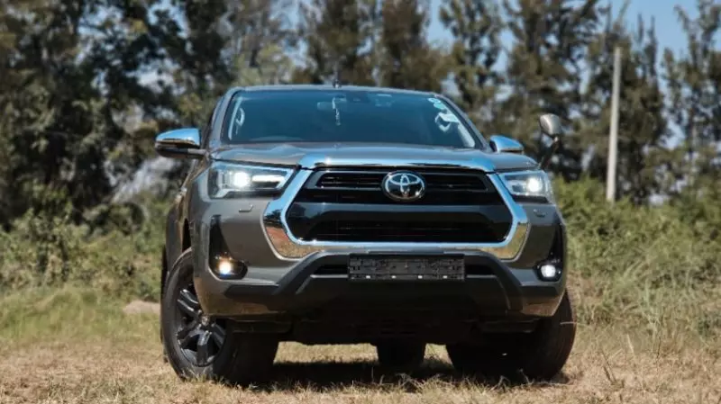 Toyota Hilux   - 2021