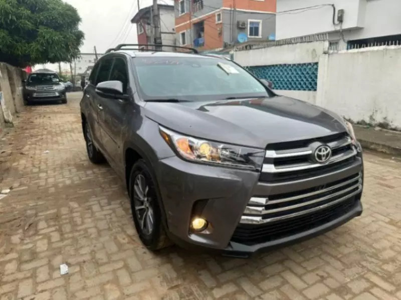 Toyota Highlander   - 2018