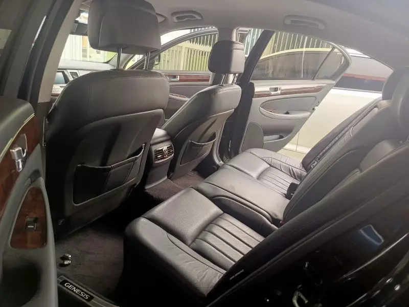 Hyundai Genesis   - 2011