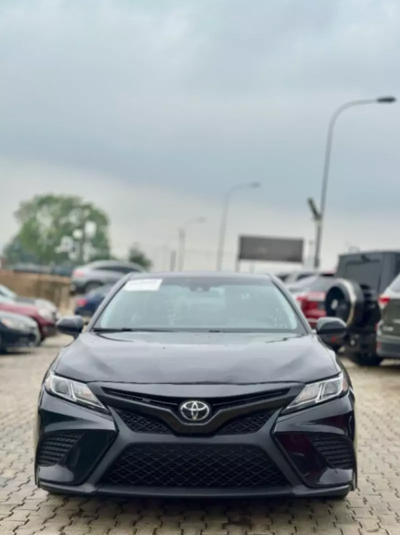 Toyota Camry   -