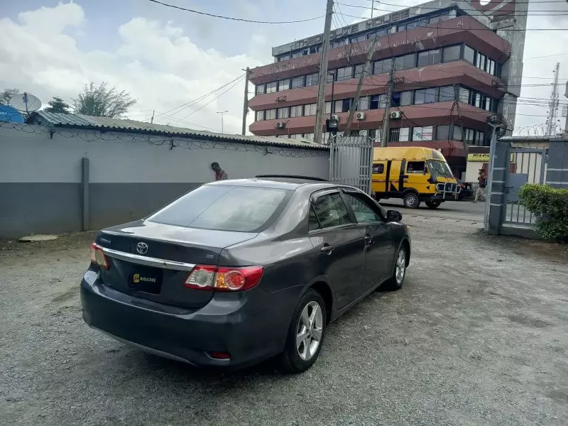 Toyota Corolla   - 2012