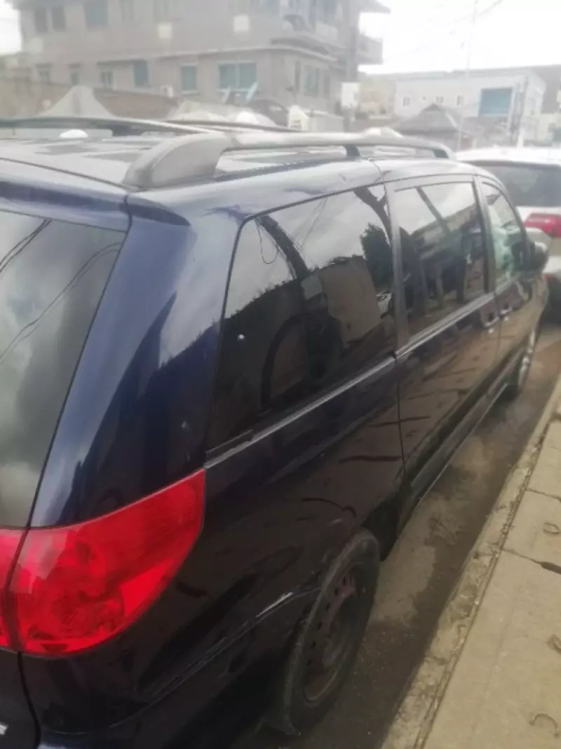 Toyota Sienna   - 2007
