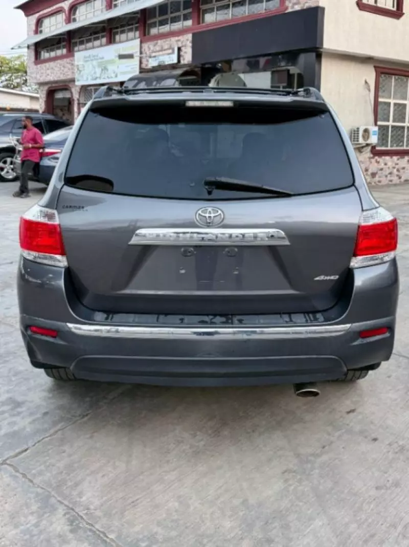 Toyota Highlander   - 2012