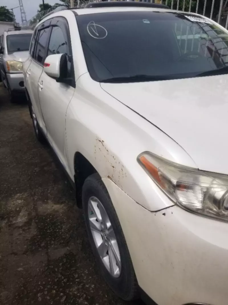 Toyota Highlander   - 2012