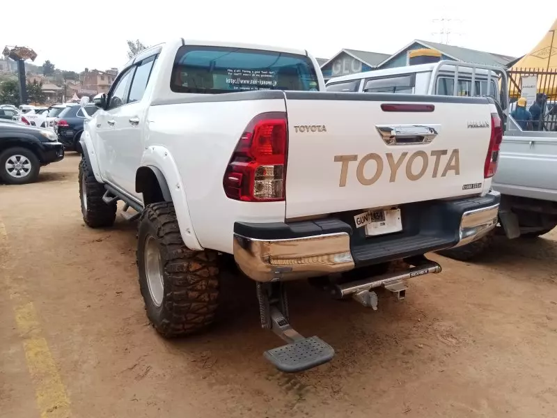 Toyota Hilux   - 2018