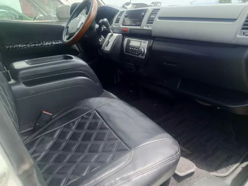 Toyota Hiace   - 2015