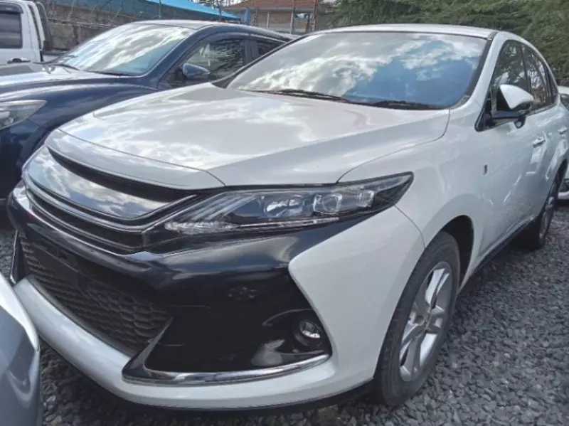 Toyota Harrier   - 2016