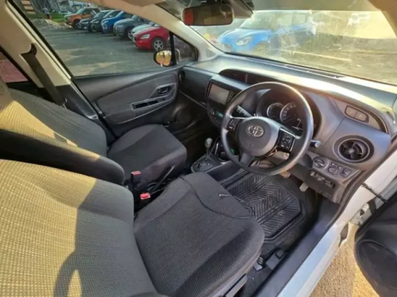 Toyota Vitz   - 2017